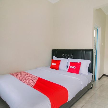 Oyo 1078 Fakhira Residence Cianjur Exteriör bild