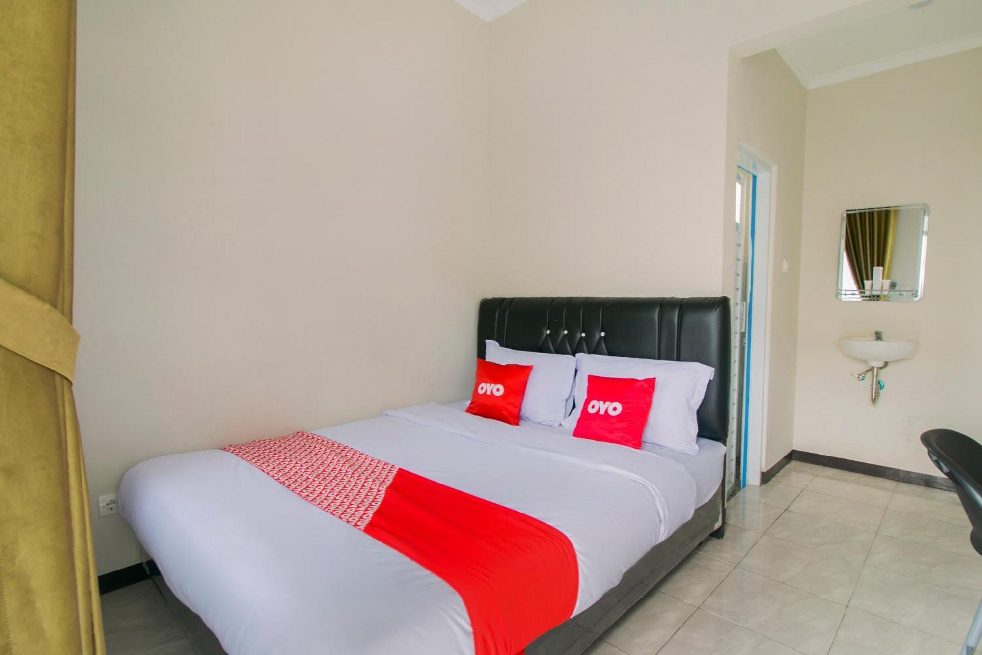 Oyo 1078 Fakhira Residence Cianjur Exteriör bild