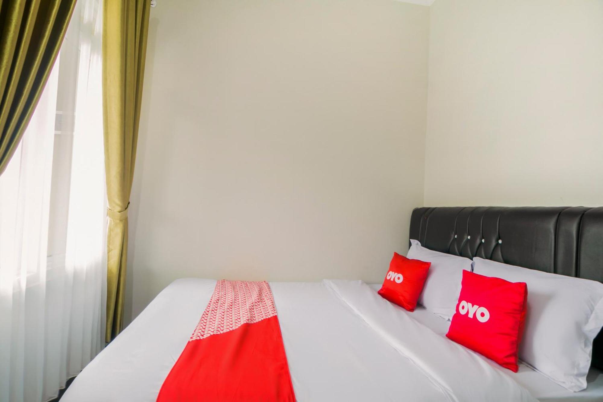 Oyo 1078 Fakhira Residence Cianjur Exteriör bild