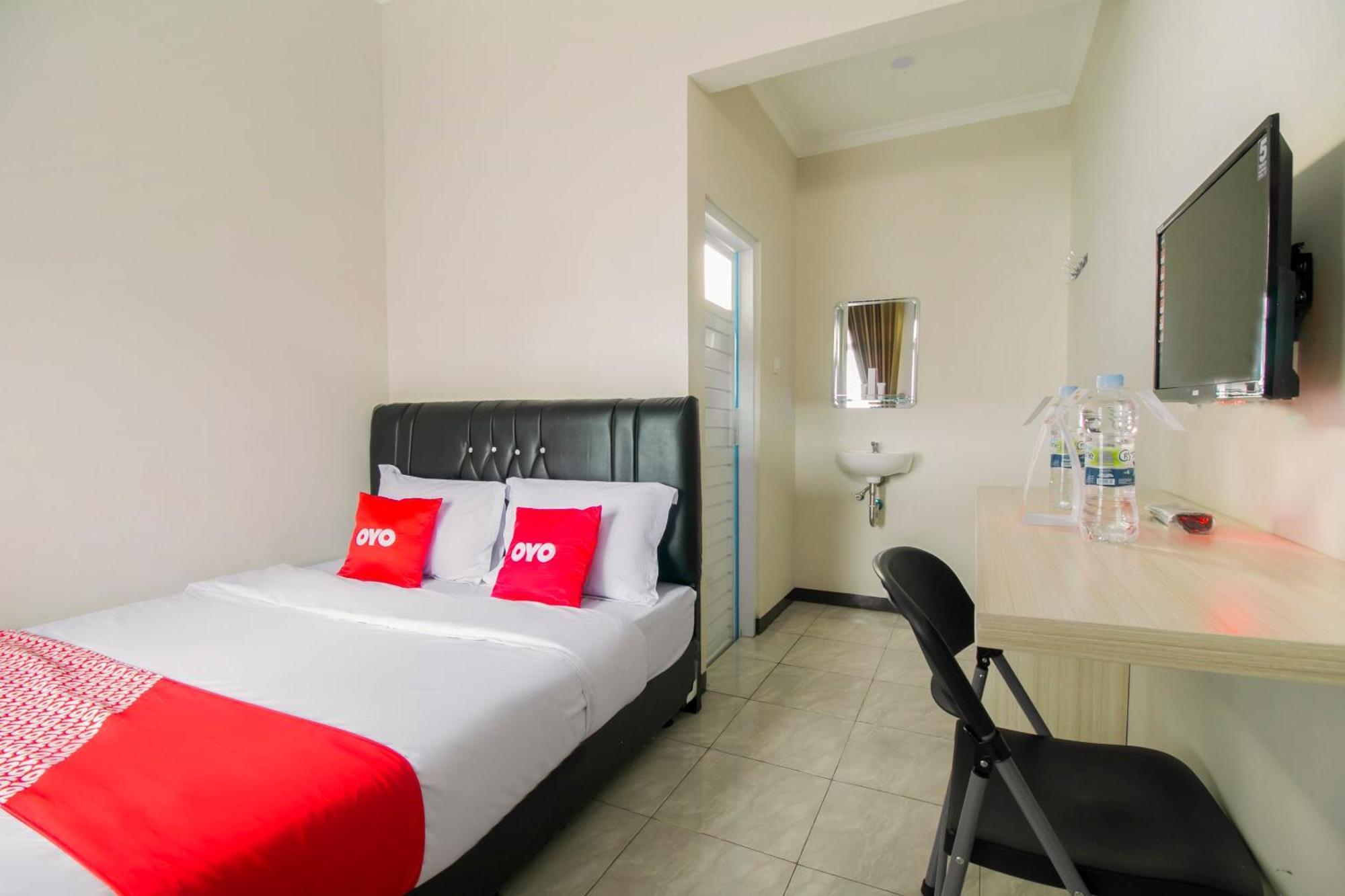 Oyo 1078 Fakhira Residence Cianjur Exteriör bild