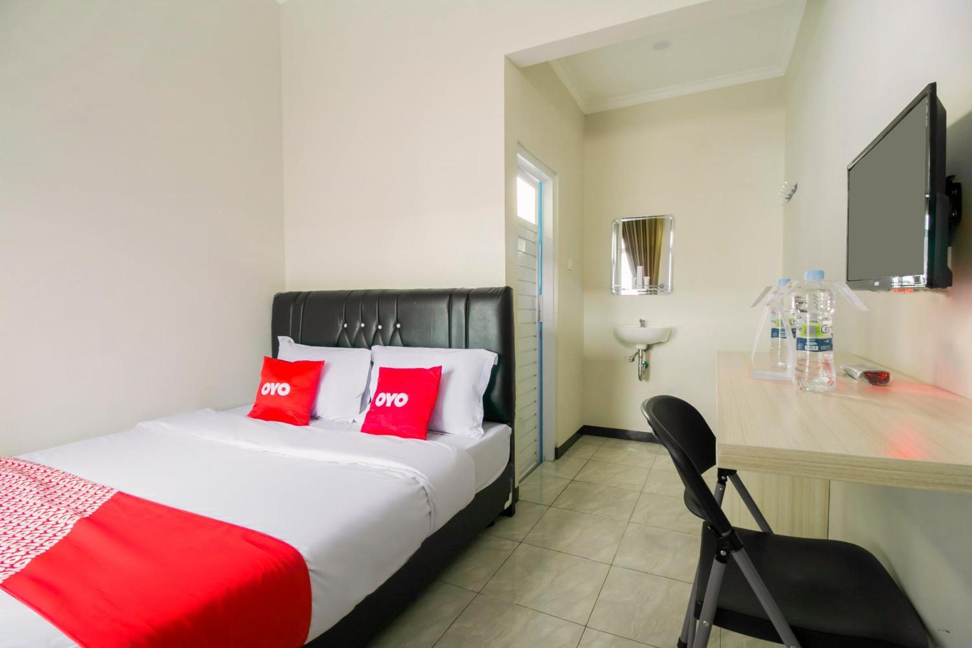 Oyo 1078 Fakhira Residence Cianjur Exteriör bild