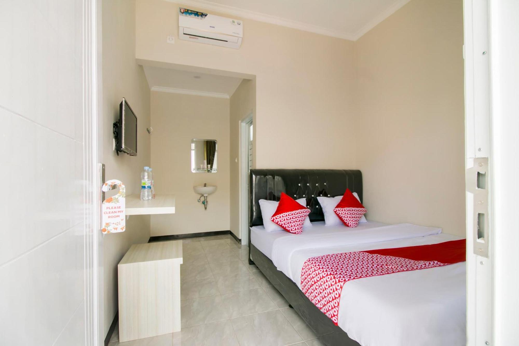 Oyo 1078 Fakhira Residence Cianjur Exteriör bild